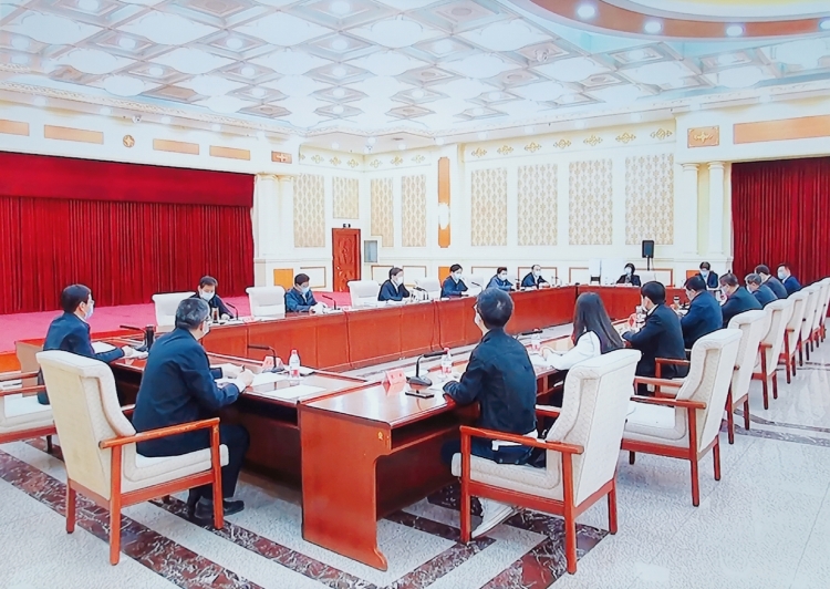 2020年4月20日，河北慈善联合基金会理事长宋静华在党外知识分子和新的社会阶层人士座谈会上发言，向时任省委书记王东峰等领导汇报疫情防控工作，并就统筹推进常态化疫情防控和经济社会发展提出意见建议。_副本.jpg